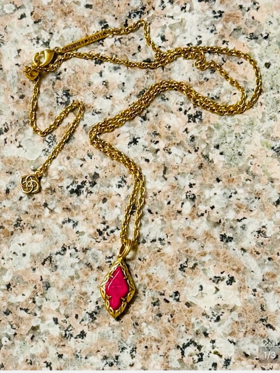 Kendra Scott Jewelry - Stunning Kendra Scott Necklace ♥️💫 !